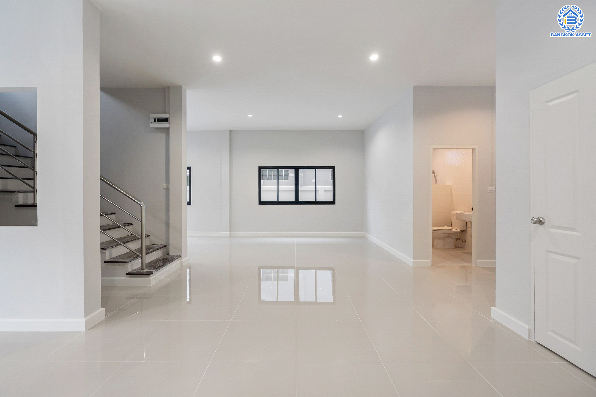 บ้านมือสองตกแต่งใหม่ ม.บูรพา12 ดอนเมือง บ้านเดี่ยว เนื้อที่ 50 ตร.ว. ฟังก์ชัน 4 ห้องนอน 2 ห้องน้ำ จอดรถได้ 2 คัน บนทำเลดีที่สุด ใกล้สนามบินดอนเมือง ทางด่วน "ศรีสมาน" และรถไฟฟ้าสายสีแดง "สถานีดอนเมือง"